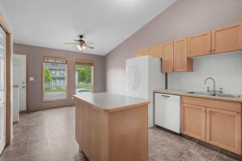 622 3 Street, Strathmore, AB 