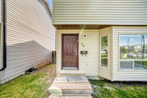 35 Martindale Court Ne, Calgary, AB 