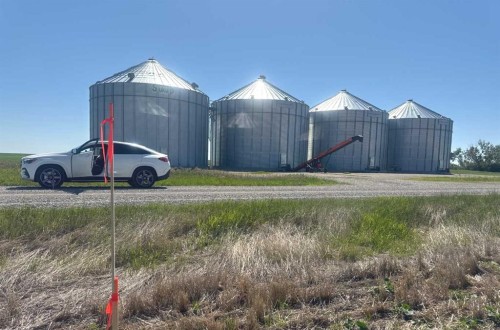 4;27;12;1;Se Highway #2, Claresholm, AB 