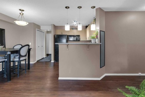 1310-4975 130 Avenue Se, Calgary, AB - Indoor Photo Showing Kitchen