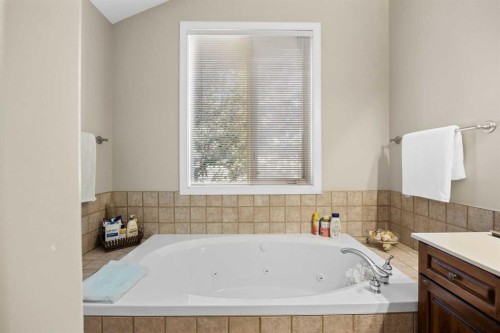 93 Coach Court Sw, Calgary, AB 