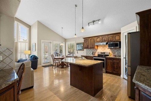93 Coach Court Sw, Calgary, AB 