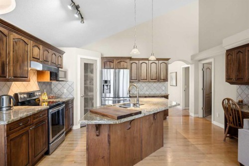93 Coach Court Sw, Calgary, AB 
