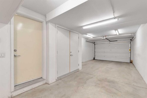 55 Aspen Hill Green Sw, Calgary, AB - Indoor Photo Showing Garage