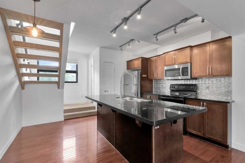55 Aspen Hill Green Sw, Calgary, AB - Indoor Photo Showing Kitchen