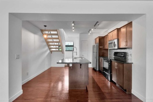 55 Aspen Hill Green Sw, Calgary, AB - Indoor Photo Showing Kitchen