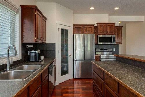 156 Camden Court, Strathmore, AB - Indoor Photo Showing Kitchen With Double Sink