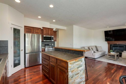 156 Camden Court, Strathmore, AB - Indoor Photo Showing Kitchen