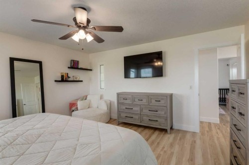 156 Camden Court, Strathmore, AB - Indoor Photo Showing Bedroom