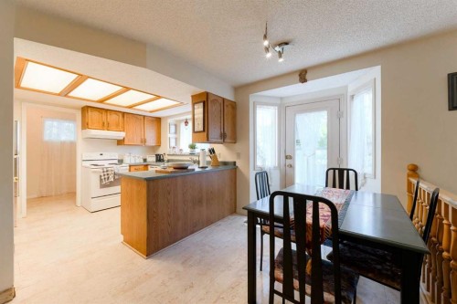 84 Shannon Way Sw, Calgary, AB 