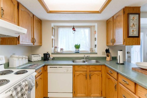 84 Shannon Way Sw, Calgary, AB 
