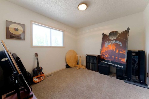 84 Shannon Way Sw, Calgary, AB 