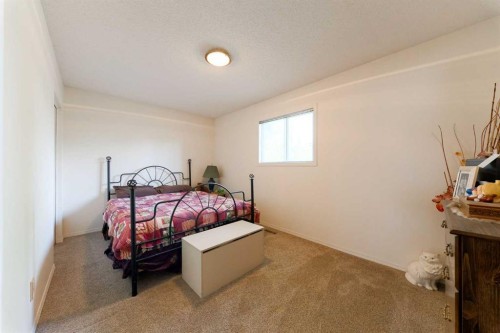 84 Shannon Way Sw, Calgary, AB 