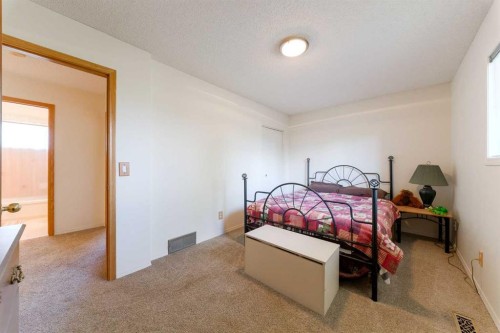 84 Shannon Way Sw, Calgary, AB 