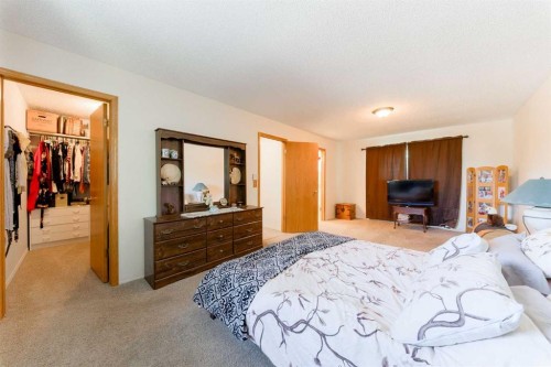 84 Shannon Way Sw, Calgary, AB 