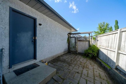 84 Shannon Way Sw, Calgary, AB 