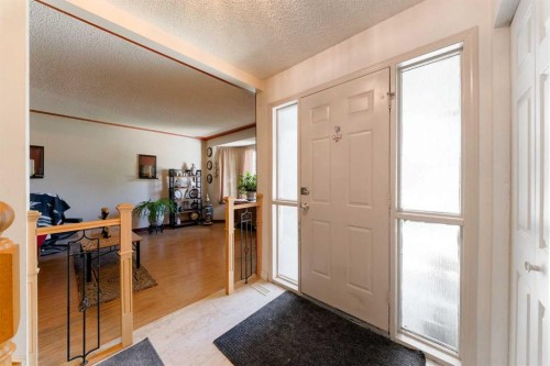 84 Shannon Way Sw, Calgary, AB 