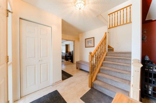84 Shannon Way Sw, Calgary, AB 