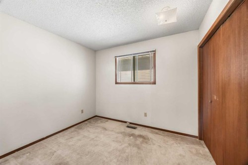 28 Sandstone Hill Nw, Calgary, AB 