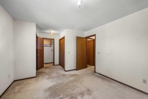 28 Sandstone Hill Nw, Calgary, AB 