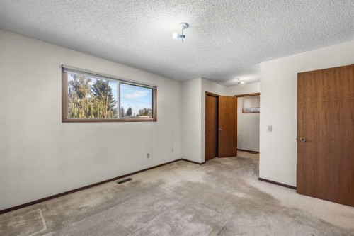 28 Sandstone Hill Nw, Calgary, AB 