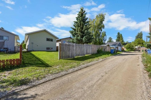 28 Sandstone Hill Nw, Calgary, AB 