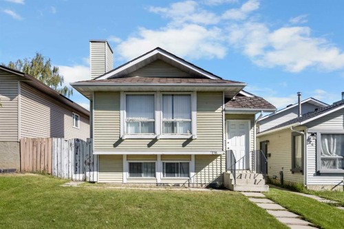 28 Sandstone Hill Nw, Calgary, AB 