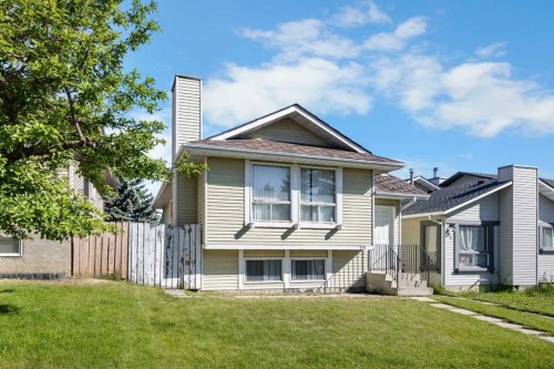 28 Sandstone Hill Nw, Calgary, AB 