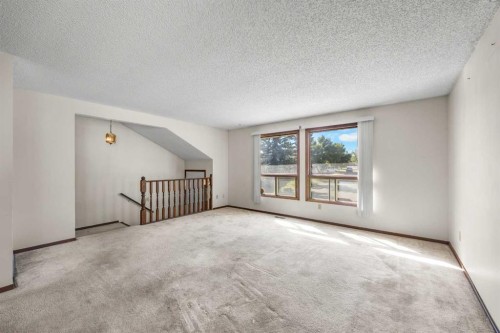28 Sandstone Hill Nw, Calgary, AB 