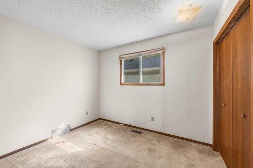28 Sandstone Hill Nw, Calgary, AB 