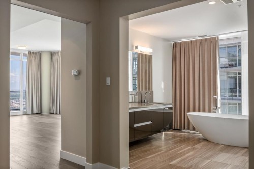 3903-1122 3 Street Se, Calgary, AB - Indoor Photo Showing Bathroom