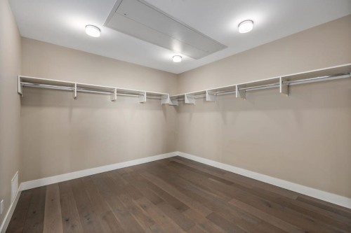 3903-1122 3 Street Se, Calgary, AB - Indoor With Storage