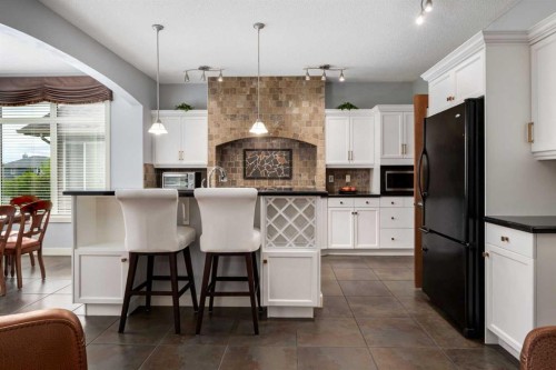 77 Royal Highland Road Nw, Calgary, AB 