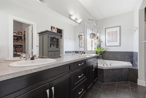 93 Heritage Hill, Cochrane, AB 