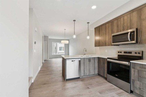 107 Shawnee Square Sw, Calgary, AB 