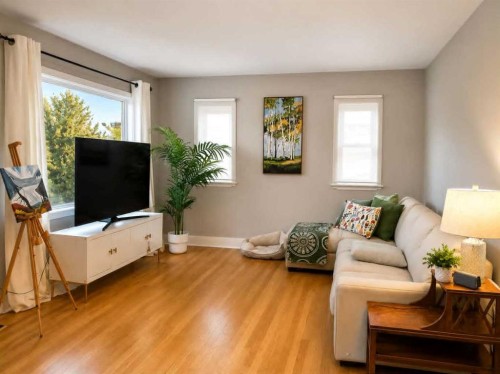 618 11 Avenue Ne, Calgary, AB - Indoor Photo Showing Living Room