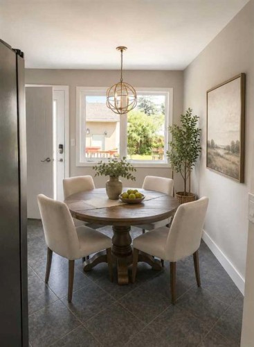 618 11 Avenue Ne, Calgary, AB - Indoor Photo Showing Dining Room