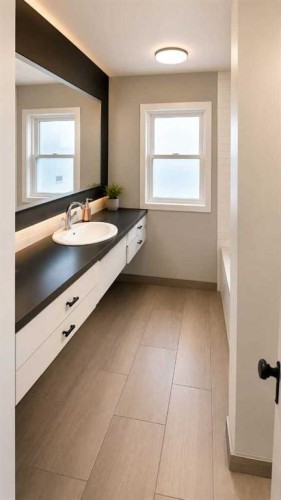 618 11 Avenue Ne, Calgary, AB - Indoor Photo Showing Bathroom