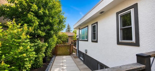 618 11 Avenue Ne, Calgary, AB - Outdoor With Exterior