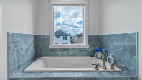 18 Clearwater Lane, Chestermere, AB 