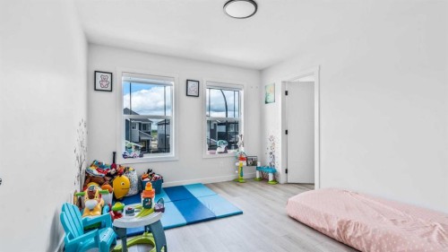 18 Clearwater Lane, Chestermere, AB 