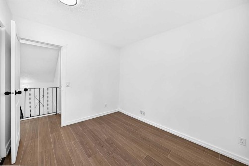 205-829 Coach Bluff Crescent Sw, Calgary, AB 