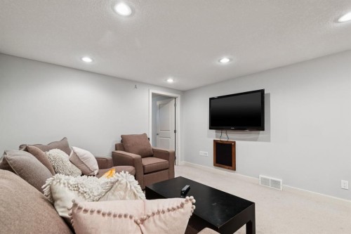 716 Cantree Road Sw, Calgary, AB 