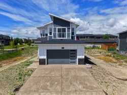 75 Sunvalley Way  Cochrane, AB T4C 0X8