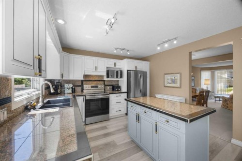 43 Hampstead Close Nw, Calgary, AB 