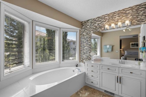 43 Hampstead Close Nw, Calgary, AB 