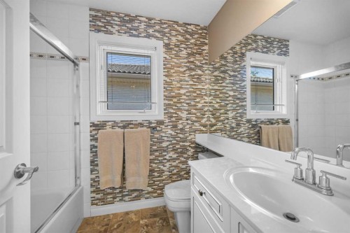43 Hampstead Close Nw, Calgary, AB 