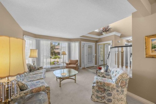 43 Hampstead Close Nw, Calgary, AB 