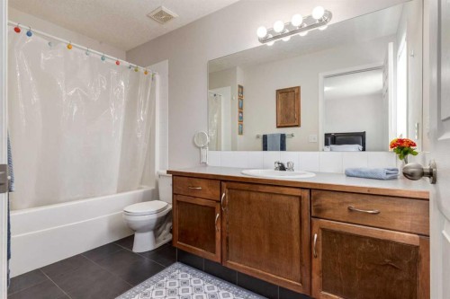 55 Copperfield Court Se, Calgary, AB 