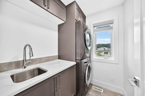 3490 7 Avenue Nw, Calgary, AB 